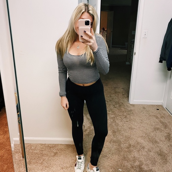Brandy Melville long sleeve top - Picture 1 of 6